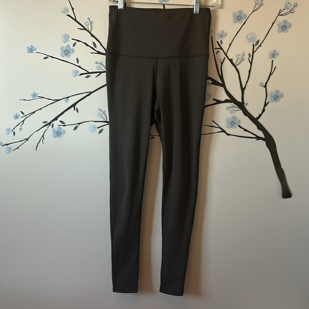 Queenieke & Athletic EUC green leggings, high waisted, inside back waist pocket